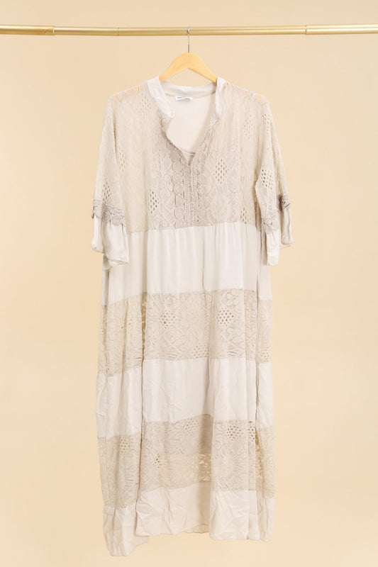 Long lace dress with overlay effect - Stora Storlekar