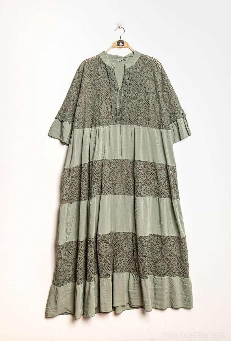 Long lace dress with overlay effect - Stora Storlekar