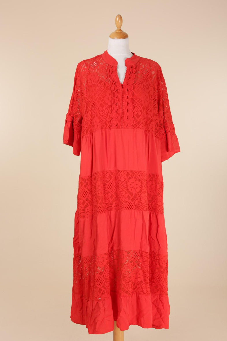 Long lace dress with overlay effect - Stora Storlekar