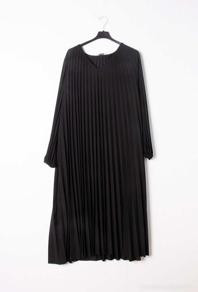 Long pleated scuba crepe dress - Stora Storlekar